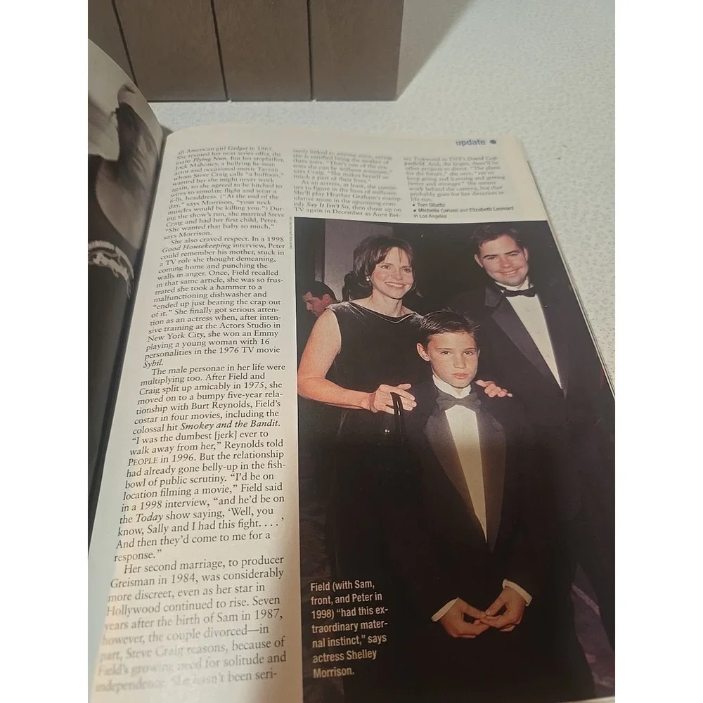 NOVEMBER 27 2000 PEOPLE magazine‎ - KATIE COURIC, Cher